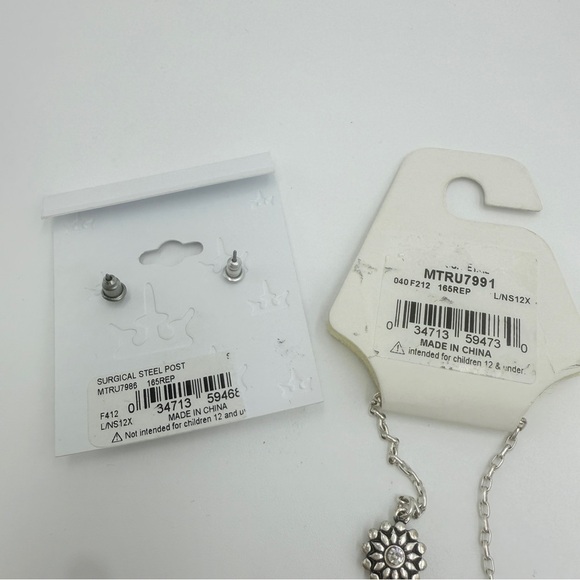 NWT Trifari Silver Tone Flower Station Necklace & Matching Stud Earrings Sets - Picture 7 of 10